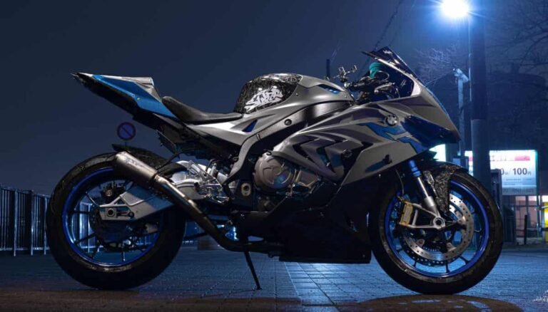 BMW S1000RR Price in India: 2024 के इस तगड़े सुपर स्पोर्ट बाइक, की कीमत बस इतनी देखें पूरी डिटेल्स