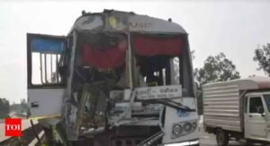 तरनतारन में पंजाब रोडवेज के ड्राइवर की बेरहमी से हत्या कर दी गई पारिवारिक सदस्यों के अनुसार मृतक पंजाब रोडवेज तरनतारन में आरजी ड्राइवर के पद पर कार्यरत था और रोजाना की तरह तरनतारन से मोटरसाइकिल पर सवार होकर देर शाम अपने गांव घरका जा रहा था। उसी समय यह घटना घटी.