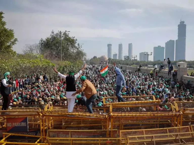 Farmers' Delhi Chalo March :ट्रैक्टर काफिले इकट्ठा हो रहे हैं, पंजाब के किसान दिल्ली की ओर मार्च करेंगे, मुख्य मांगों पर सहमति नहीं होने के बाद।